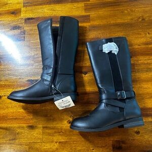 Girls black tall boot side zip size 1